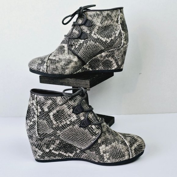 Toms Women's Kala Grey Vegan Leather Snakeskin Wedge Booties Sz 8 10014883 - Picture 2 of 10